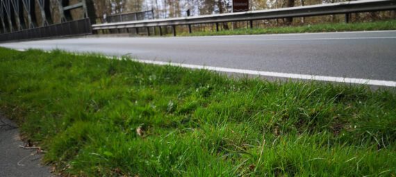 Langeweile an der Bundesstraße